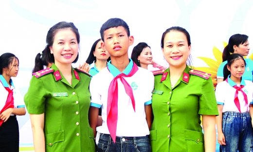 Ấm áp hành trình 'Mẹ đỡ đầu' của các nữ chiến sĩ Công an Thanh Hoá