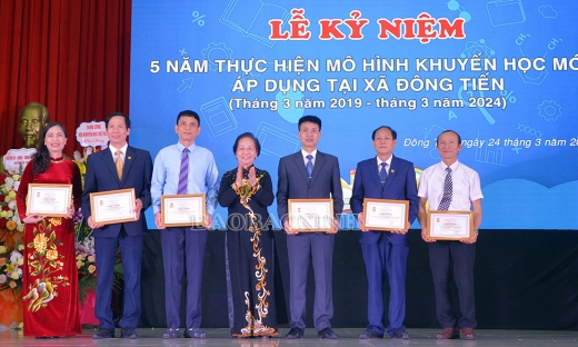 Nguyên Phó Chủ tịch nước Nguyễn Thị Doan dự “Ngày hội khuyến học” tại Bắc Ninh