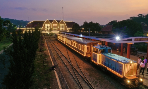 Hình ảnh thú vị trên tuyến đường sắt “Hành trình đêm Đà Lạt”