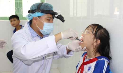 TP HCM thí điểm mô hình tổ lưu động chăm sóc răng miệng cho học sinh