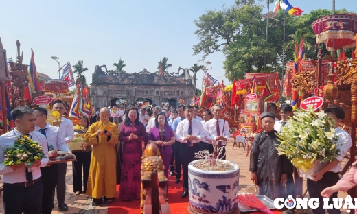 Huyện Gia Viễn (Ninh Bình): Tổ chức lễ dâng hương tại Đền Thánh Nguyễn