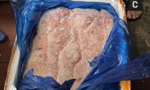 Hà Nội: Phát hiện 1 tấn thực phẩm trôi nổi, không rõ nguồn gốc