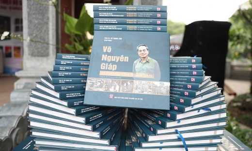 Ra mắt bộ sách về Đại tướng Võ Nguyên Giáp bằng 6 thứ tiếng