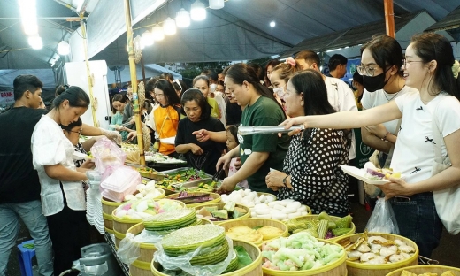 Lễ hội Bánh Dân gian Nam Bộ lần thứ XI thu hút hơn 870.000 lượt khách tham quan