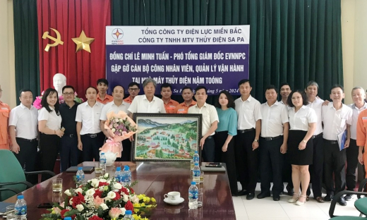 Lãnh đạo EVNNPC và Công đoàn Tổng công ty gặp gỡ, trao quà nhân Tháng công nhân tại Công ty TNHH MTV Thủy điện Sa Pa