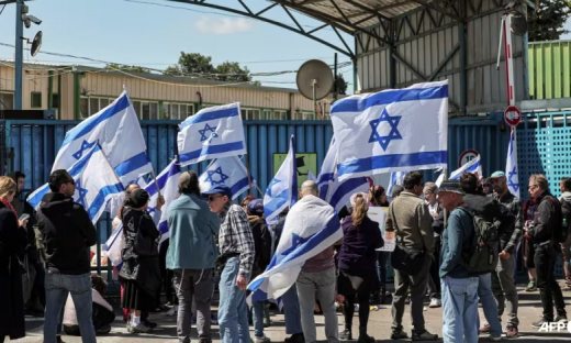 Người biểu tình Israel đốt trụ sở cơ quan của Liên hợp quốc ở Jerusalem