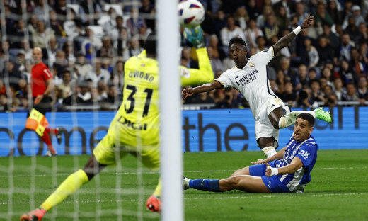 Real Madrid thắng đậm Alaves trong ngày khoe chiến tích vô địch La Liga