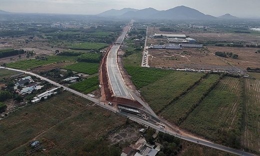 Đặt mục tiêu thông xe cao tốc Biên Hoà - Vũng Tàu vào ngày 30/4/2025