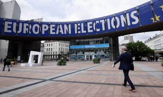 Các đảng cực hữu đồng loạt thắng thế và làm rung chuyển chính trường châu Âu