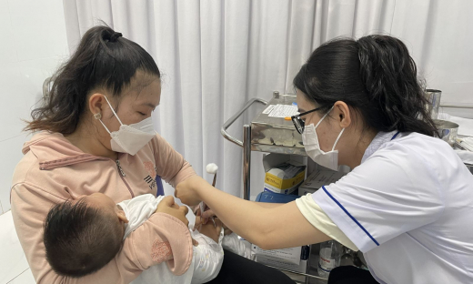 Bộ Y tế: Một số tỉnh triển khai tiêm vaccine sởi cho trẻ không đúng tiến độ