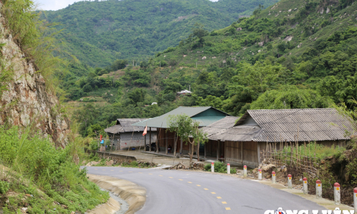 Mường Lát (Thanh Hóa): Dự án tái định cư chậm tiến độ, hàng chục hộ dân sống 'bất an' trước nguy cơ sạt lở!