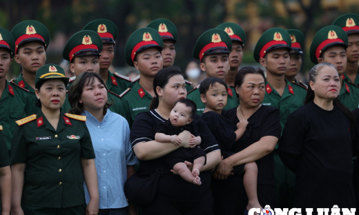 Dòng người đổ về viếng Tổng Bí thư Nguyễn Phú Trọng