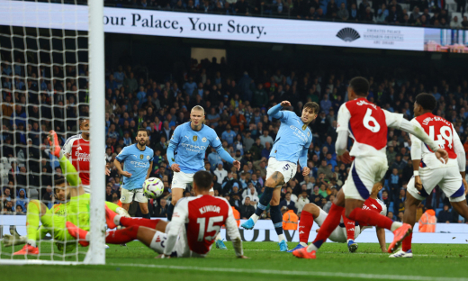 Haaland toả sáng, Man City thoát thua trước Arsenal