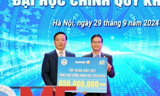 Quỹ học bổng “Bảo Việt - Niềm tin thắp sáng tương lai”  đã trao gần 10 tỷ đồng trong 10 năm liên tiếp tới sinh viên Việt Nam