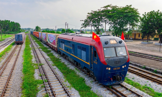 Nâng cao chất lượng dịch vụ, thúc đẩy khai thác tàu chuyên tuyến