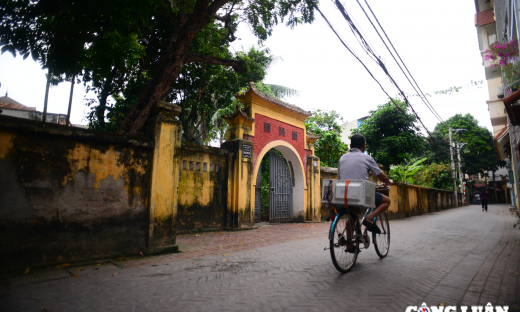 Không gian ngôi làng cổ nằm bên bờ sông Hồng