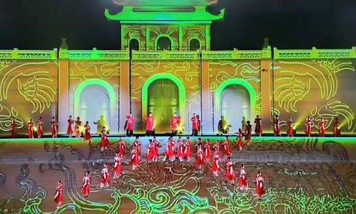 Khai mạc Festival Ninh Bình lần thứ III: Tỏa sáng 'Dòng chảy di sản' giữa lòng Cố đô Hoa Lư