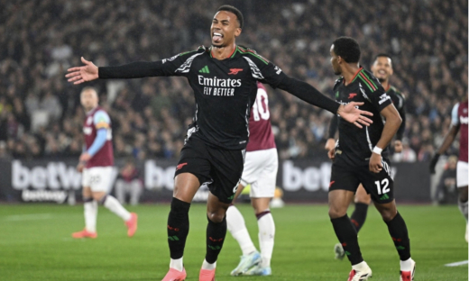 Thắng West Ham, Arsenal vượt qua Man City trên bảng xếp hạng