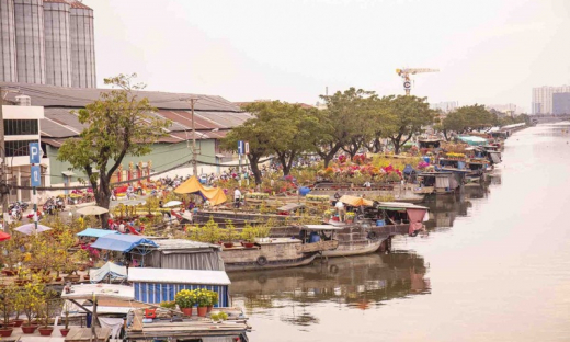 Gần 700 gian hàng tại Chợ hoa xuân 'Trên bến dưới thuyền' Tết Ất Tỵ