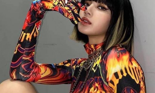 Lisa (BLACKPINK) gây náo loạn với màu tóc nhuộm highlight đỉnh cao fan la ó sao giống Jo Yi Seo (Itaewon) 