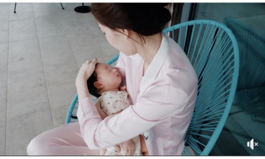 Ông xã Hoa hậu Đặng Thu Thảo lần đầu lộ diện quý tử mới sinh