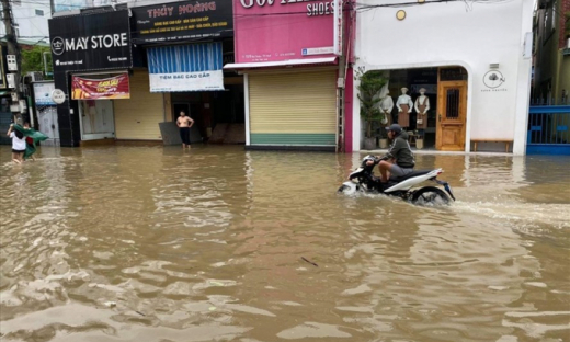 Dự báo thời tiết 13/10: Trung Bộ tiếp tục mưa lớn trên diện rộng, Bắc Bộ cảnh báo có mưa dông