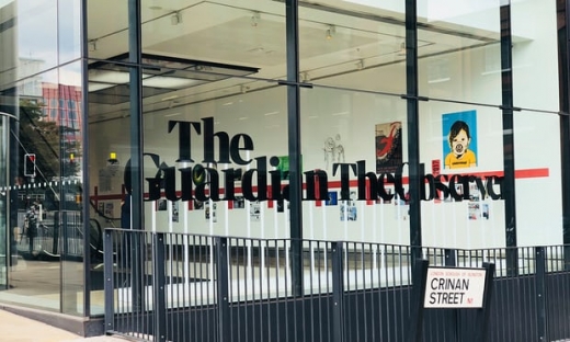 The Guardian: Lần đầu tiên doanh thu báo điện tử vượt báo in
