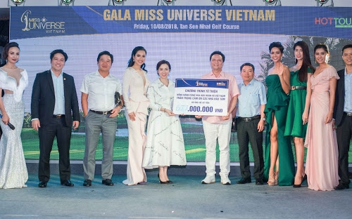 Hoa hậu H’Hen Niê và Á hậu Mâu Thủy đấu giá từ thiện Hoa hậu Hoàn vũ Việt Nam