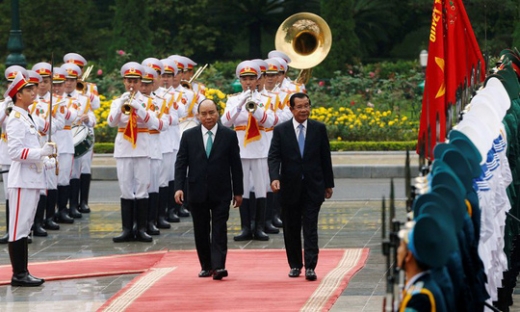 Thủ tướng Nguyễn Xuân Phúc chủ trì lễ đón trọng thể Thủ tướng Hun Sen