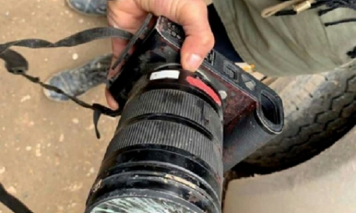 Máy ảnh cứu mạng phóng viên thoát chết khi tác nghiệp tại Syria