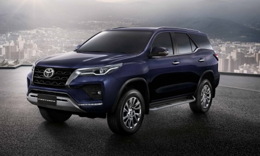 Toyota Fortuner 2021 ra mắt: Dáng vóc trông thể thao hơn nhờ nâng cấp về ngoại hình