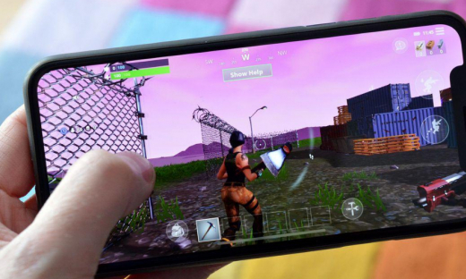 iPhone cài Fortnite được bán với giá 10.000 USD