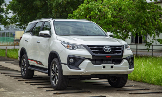 Giá xe Toyota Fortuner tháng 11/2020