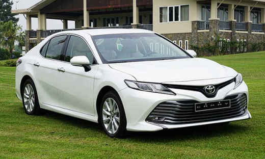 Giá xe Toyota Camry tháng 11/2020