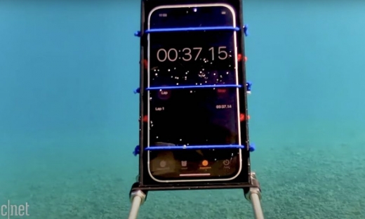 iPhone 12 vẫn hoạt động ở dưới nước có độ sâu 20 mét