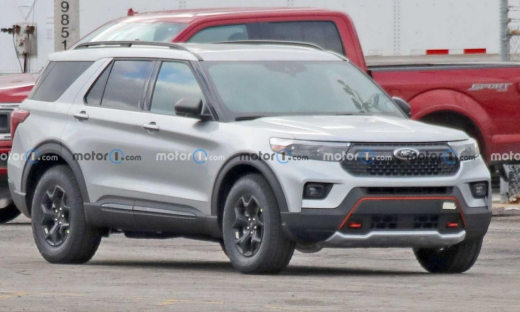 Lộ diện hình ảnh Ford Explorer Timberline 2022 chạy trên đường với thiết kế hầm hố