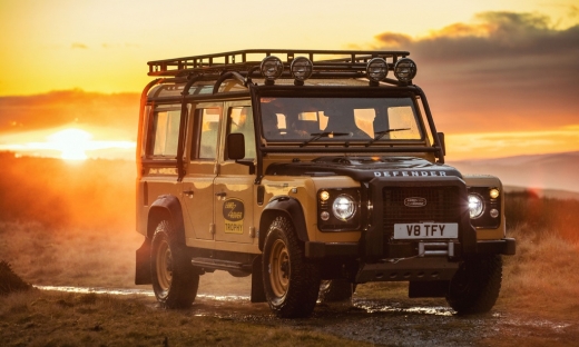 Land Rover Defender Work V8 Trophy có giá lên tới gần 270.000 USD