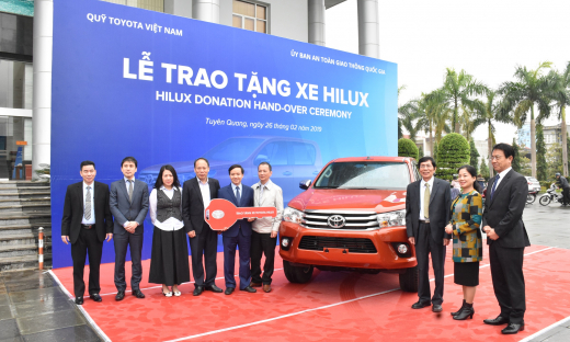 Quỹ Toyota Việt Nam trao tặng xe Hilux cho tỉnh Tuyên Quang