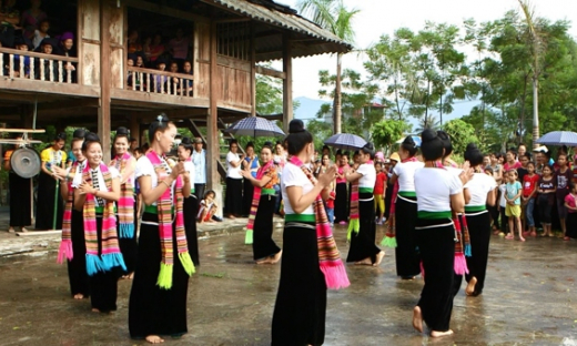 Nghệ thuật Xòe Thái và gốm Chăm được UNESCO xem xét đưa vào Danh sách di sản văn hóa