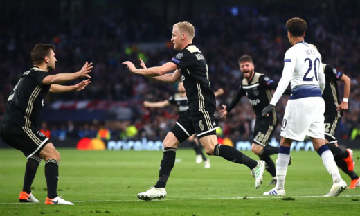 Ajax tiếp tục gây bất ngờ trước Tottenham