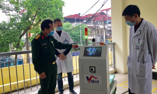 Các nhà khoa học Việt Nam nghiên cứu, chế tạo thành công robot phục vụ phòng, chống dịch bệnh Covid-19