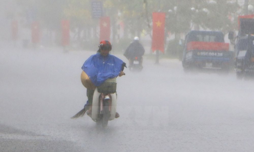 Dự báo thời tiết ngày 16/9: Áp thấp nhiệt đới trên Biển Đông, cả nước ngày nắng chiều và tối có mưa