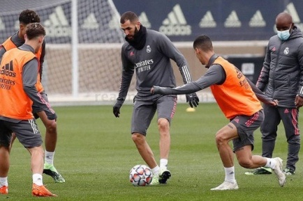 Real Madrid chốt đội hình đấu Shakhtar: Tiền đạo Karim Benzema trở lại