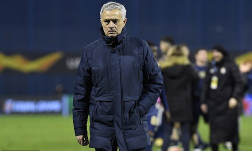 Cổ động viên Tottenham nổi giận đòi sa thải HLV Mourinho