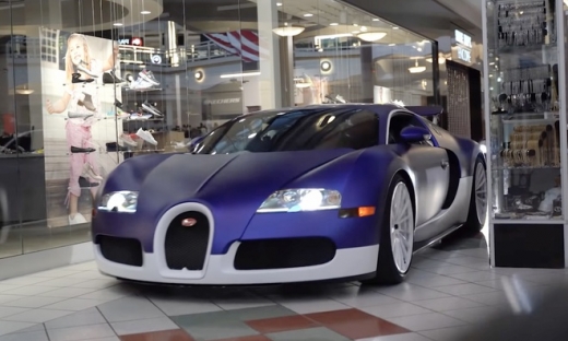 Mỹ: Siêu xe Bugatti Veyron thua Nissan GT-R tại cuộc đua trong trung tâm thương mại