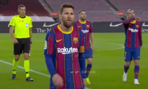 Messi tố trọng tài ngăn cản anh ra sân ở trận Barca và Real Valladolid