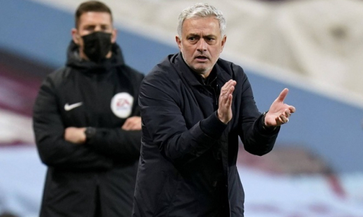 HLV Mourinho nhận bao nhiêu tiền nếu bị sa thải?