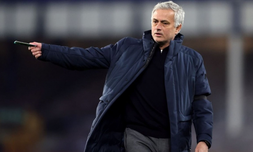 HLV Jose Mourinho chấp nhận giảm lương để về CLB cũ