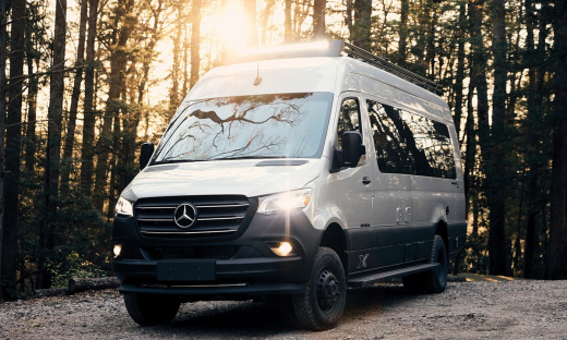 Mercedes Sprinter được hãng Airstream nâng cấp thành xe dã ngoại đầy đủ trang bị tiện nghi