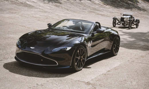 Siêu xe Aston Martin Vantage Roadster được lấy cảm hứng từ xe cổ trăm tuổi